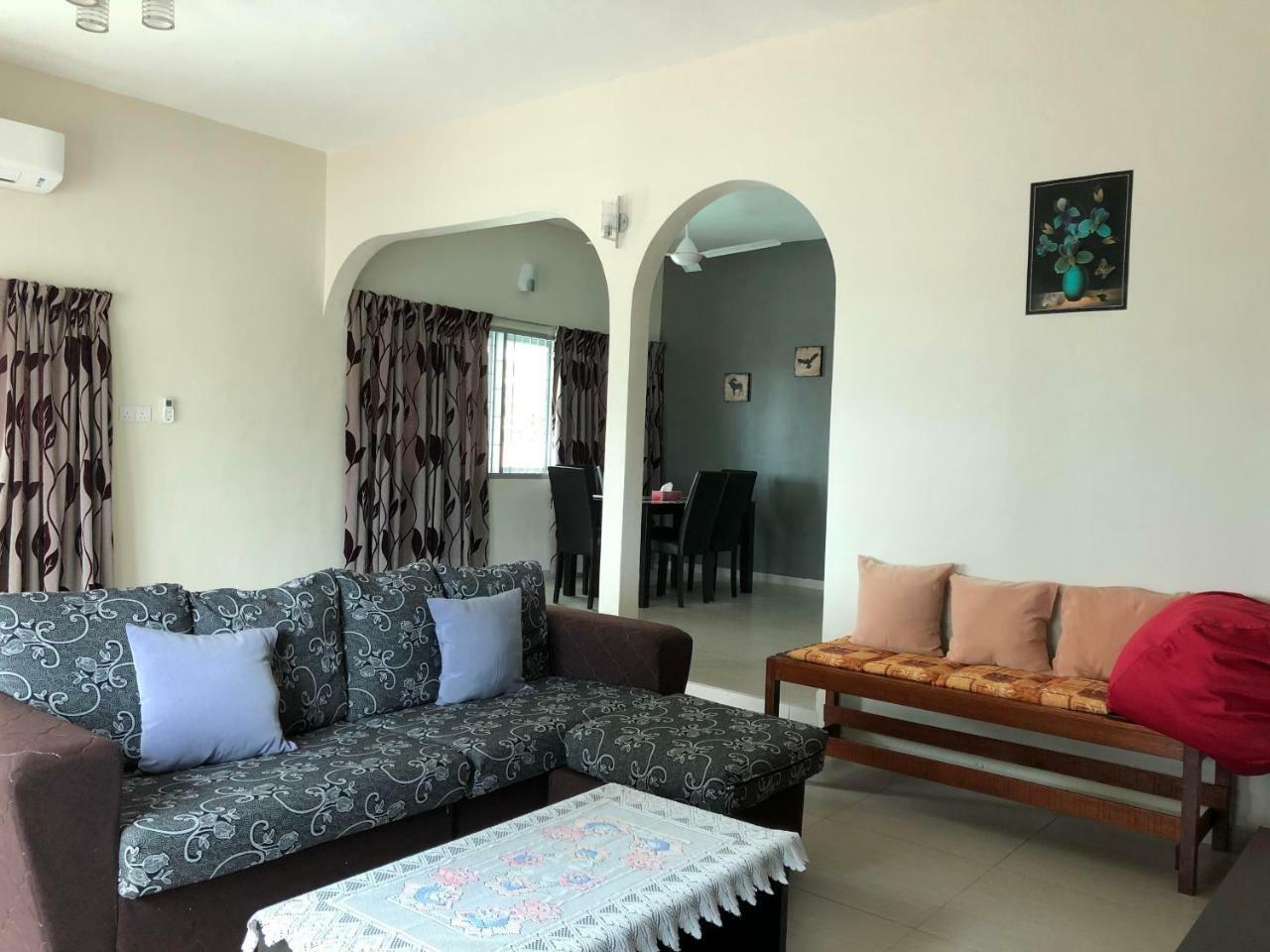 D'house Homestay *